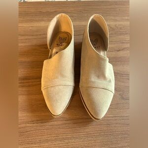 Beast flats sz 5.5 women’s shoes, light tan/dark beige, versatile color, comfy
